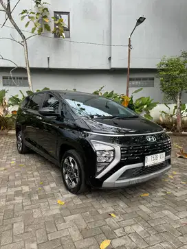 Hyundai Stargazer Prime Captain seat 2022 AT hitam mulus terawat
