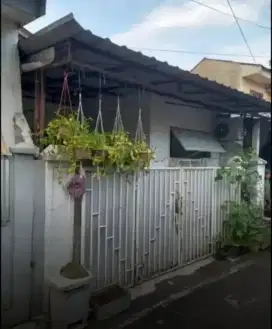 Rumah Pabaton dkt sawojajar pasar anyar