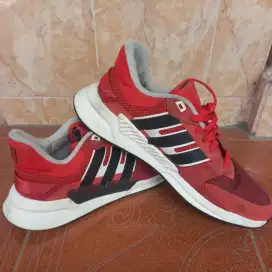 Sepatu  Adidas no 44