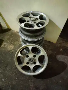 Velg pelek R13 Futura kijang panther ss