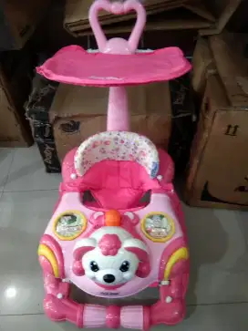 BABY WALKER FUNGSI AYUNAN Merk FAMILY