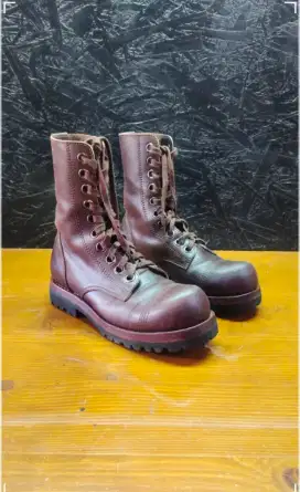 Boots kulit 10 holes size 37