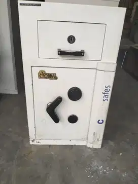 Brankas Merk chubb cobra