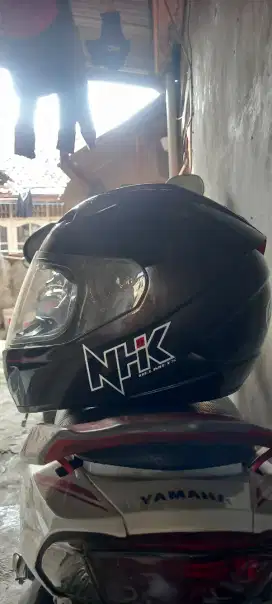 Helm nhk gp 1000 black glossy