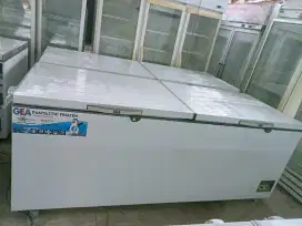Menyediakan frezer 1200L box