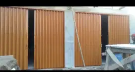 Folding gate rooling door
