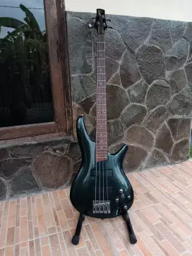 Bass Ibanez SR300