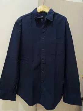 Preloved Kemeja pria brand uniqlo size S warna navy