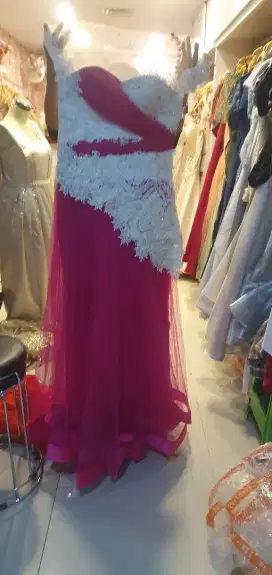 Gaun pink muda putih
