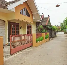 Dikontrakkan rumah 2+1 KT, 2KM, GARASI  dekat UGM , UNY, UPN