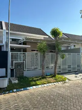 Disewakan Rumah Puri Surya Jaya Cluster Valencia Terrace