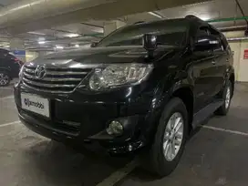 KM Rendah TDP 10Jt Toyota Fortuner 2.7 V Bensin-AT 2014 Hitam /