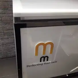 MURAH ABIS Lemari / meja pajang kosmetik. GA RUGI PEMBELINYA.