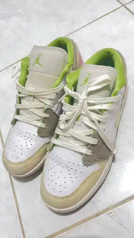 NIKE AIR JORDAN 1 Low SE GS ( PASTEL GRIND VIVID GREEN)