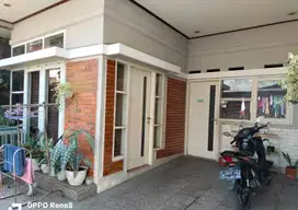 Rumah dijual di Antapani Kota Bandung strategis akses jalan 1 mobil