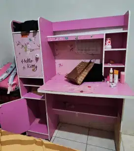 Meja belajar hello kitty