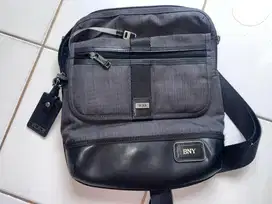 Tas tumi asli kondisi masi bagus