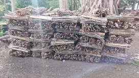 Kayu bakar kering