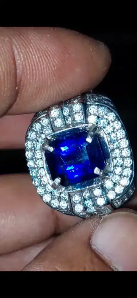 Vivid Blue sapphire ceylon srilanka 4,53 cts