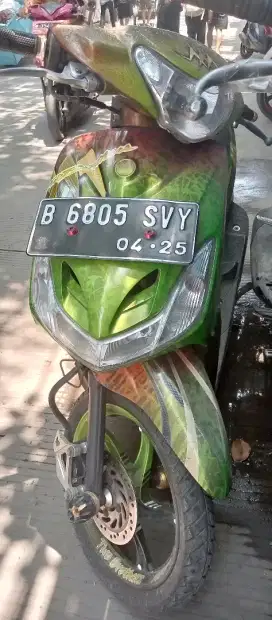 Motor  second Yamaha warna Hijau tahun 2010 original mesin