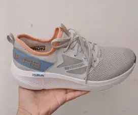 Sepatu skechers wanita ori go run elevate