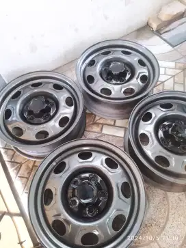 Velg kaleng 15 taruna 5x114 rush crv innova