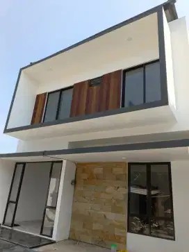 Rumah Mewah di Tengah kota Cibinong