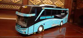 miniatur bus STJ