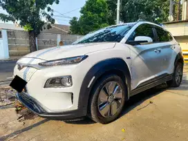Hyundai Kona 2.0 EV 2021 AT Putih SANGAT TERAWAT Free CHARGER LISTRIK