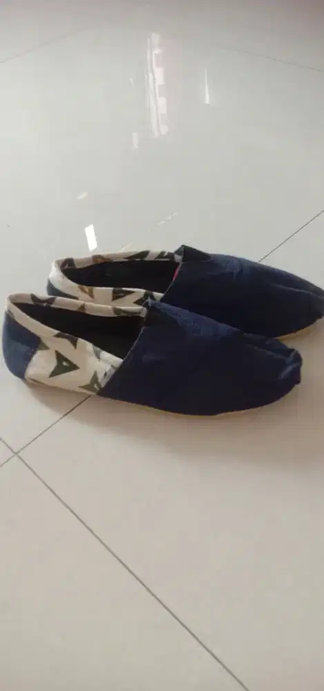 Sepatu Fashion kanvas tebal