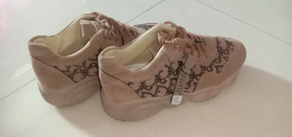 Sepatu Fashion Dior
