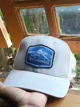 TOPI TRUCKER GUNUNG COLUMBIA