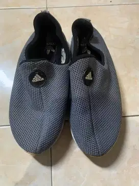 Sepatu Slop Adidas uk 40