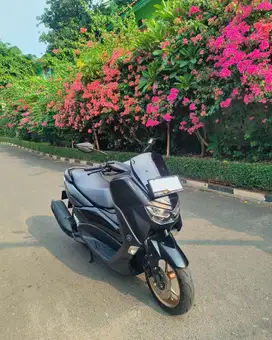 Yamaha NMAX km 600 perak tipe S version (Keyless)