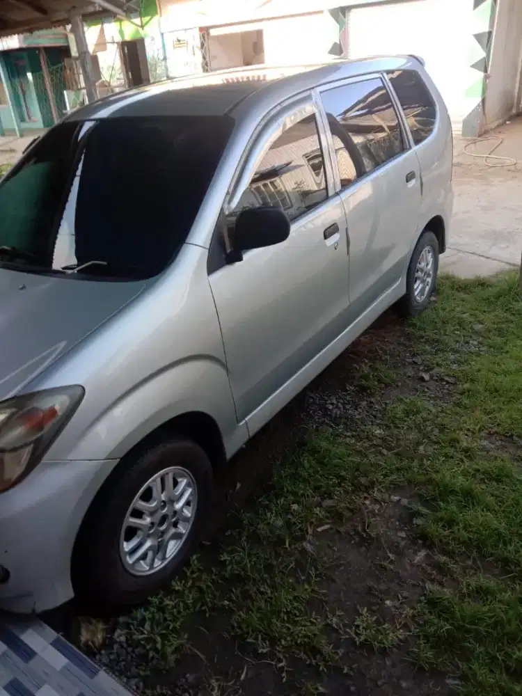 Dijual Cepat Mobil Xenia tahun 2006