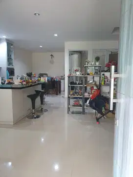 Dijual rumah strategis di Cluster Castilla BSD City