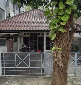 Rumah pinggir jalan di Griya Loka BSD cocok untuk usaha