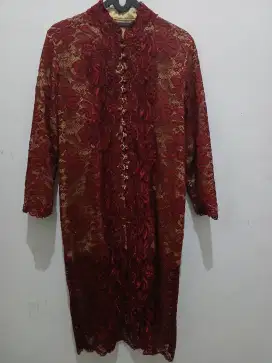 Kebaya warna marun gold mewah