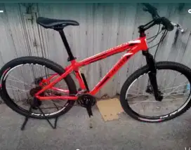 Specialized hardrock warna merah kondisi maknyus, bonus thule rack