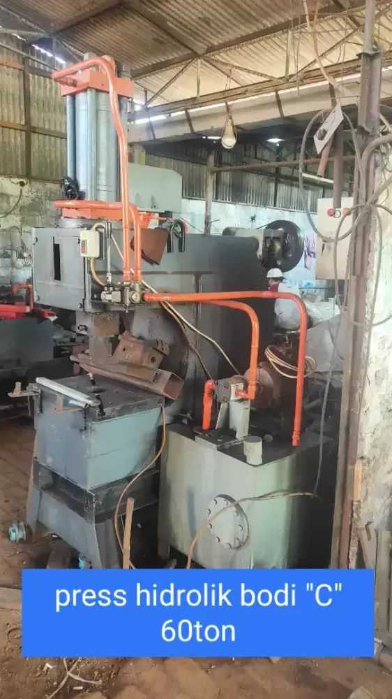 Mesin pon eksentrik dan hidrolik