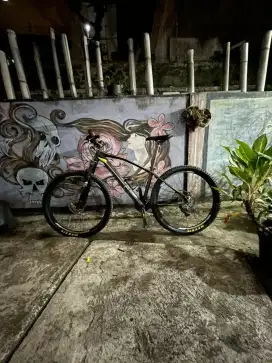 sepeda MTB Thrill Vanquish 3.0 kondisi baik