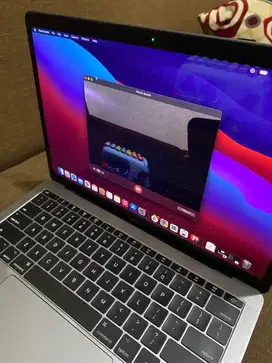 Macbook Pro 2017 13 8/256 Non Touchbar