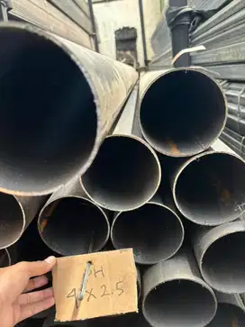 Pipa besi hitam