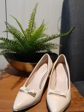 Sepatu Hak Tinggi