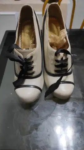 SEPATU MEREK BEBE