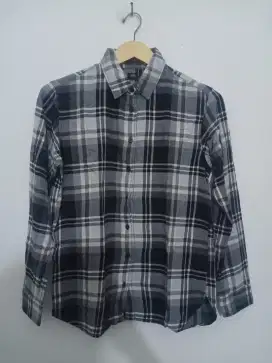 Kemeja Flanel Uniqlo Wanita