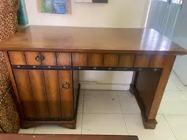 Meja tulis hardboard