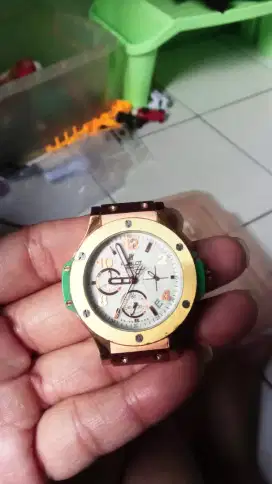 Jam tanga Hublot Geneve wanita