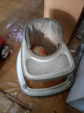 Baby walker bekas