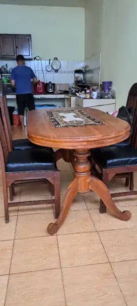 Meja makan Kayu Jati